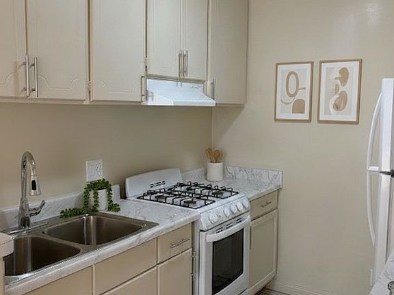 4th image of 1811 7th St APT 1