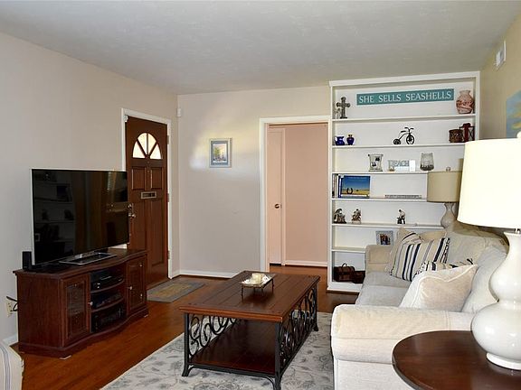 4th image of 617 Sherwood Dr