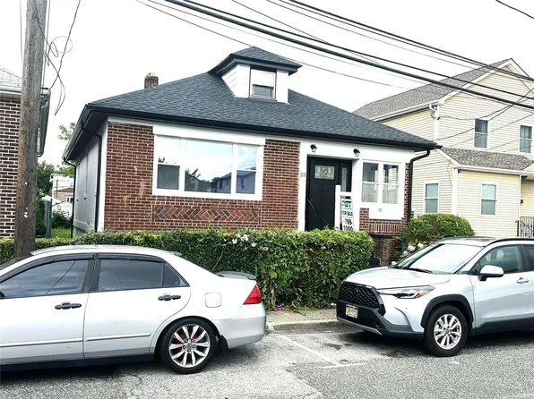 23 Monroe Street, Inwood, NY 11096