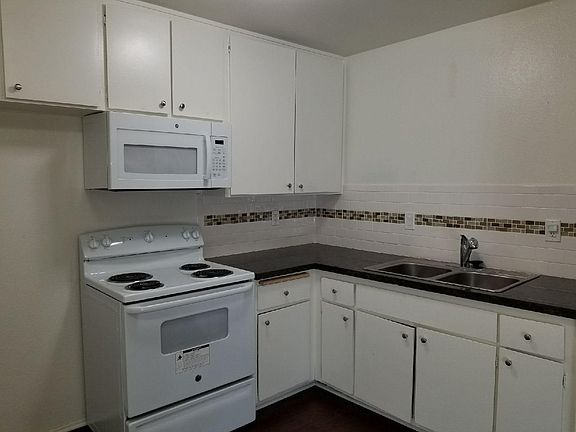 5th image of 13800 Sherman Way #17954495