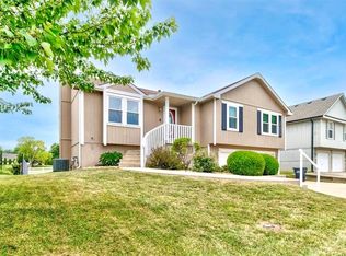 860 Meadowood Dr, Grain Valley, MO 64029