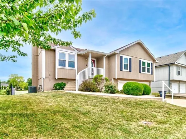 860 Meadowood Dr, Grain Valley, MO 64029