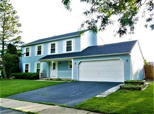 18 N Cambridge Dr, Geneva, IL 60134