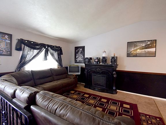 3rd image of 2772 Pam Cir