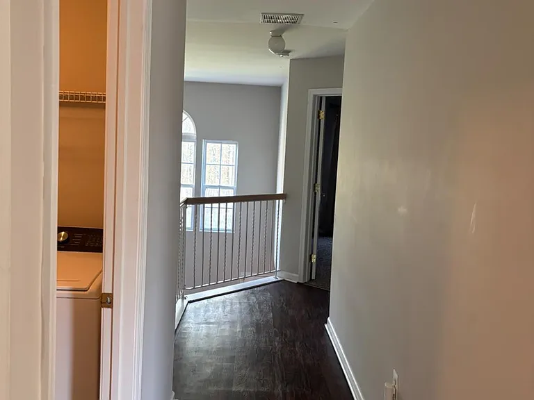 131 Murray Dr — Photo 15
