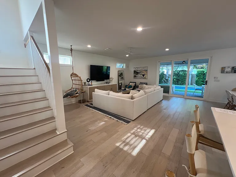 203 Lora St — Photo 10