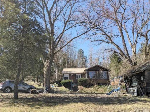 70 Wildemere Dr, Arcade, NY 14009