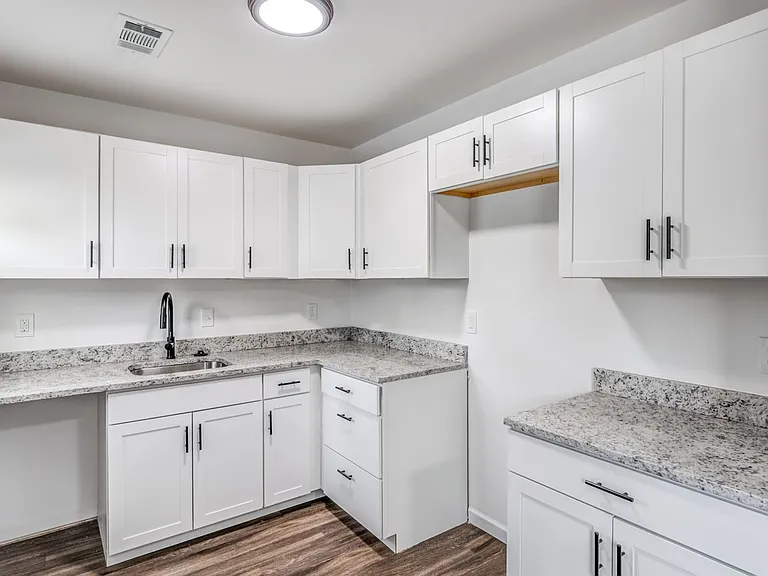 405 W Brooks Rd — Photo 18