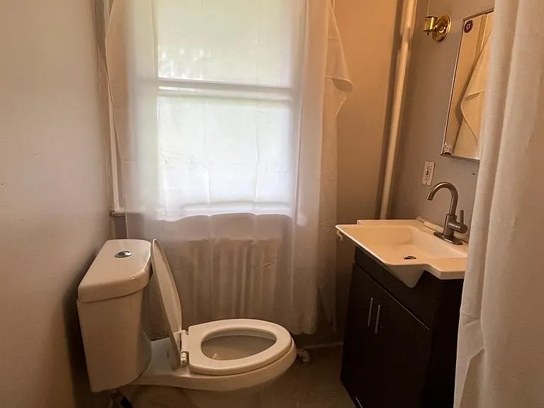 1015 Clay Ave #5 — Photo 2
