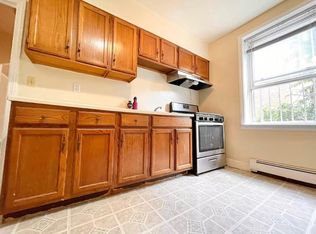 3918 208th St #2L, Bayside, NY 11361