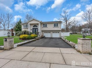 29 Valley Vale Dr, Old Bridge, NJ 08857