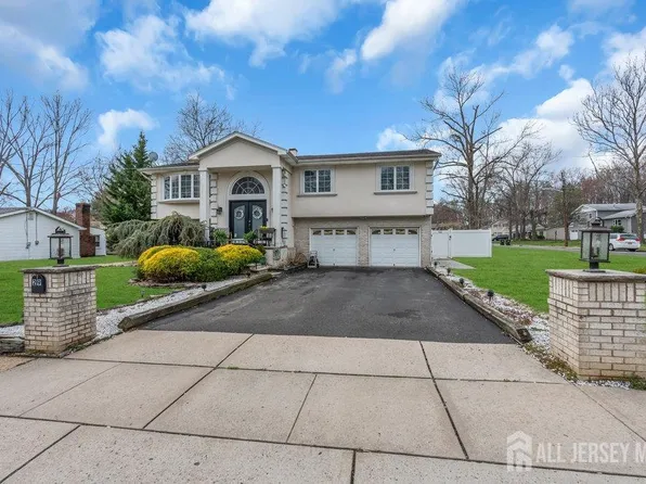 29 Valley Vale Dr, Old Bridge, NJ 08857