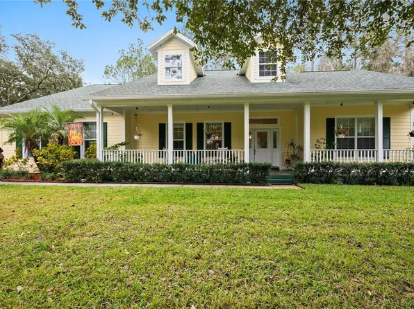 26334 Lawrence Ave, Zephyrhills, FL 33544