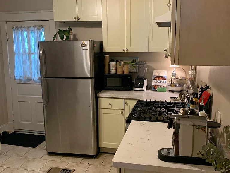 818 State St — Photo 14