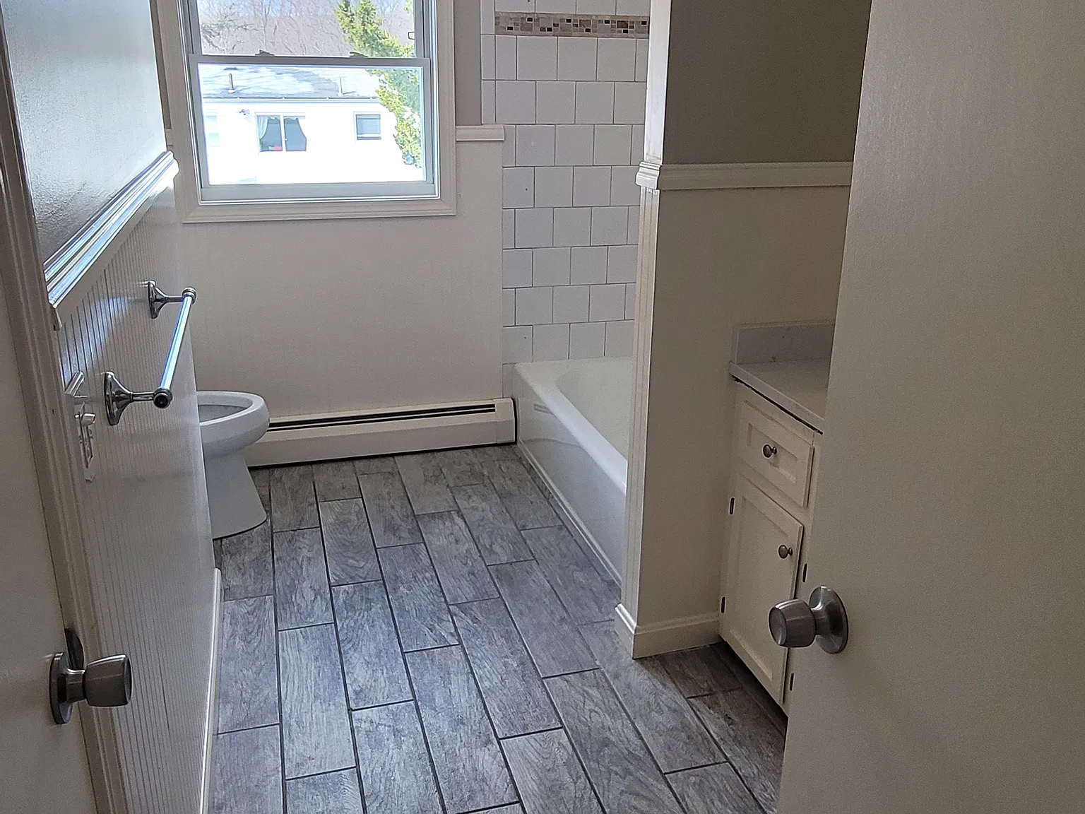3 bed, 1240 sqft, $2,200 — Photo 2