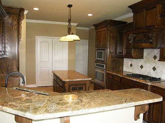 4th image of 16553 Millwood Pl