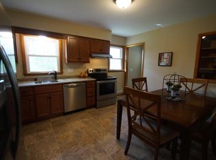 3231 S Monterey Dr, New Berlin, WI 53151