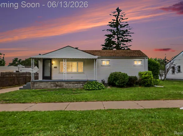 25383 Lawn St, Roseville, MI 48066