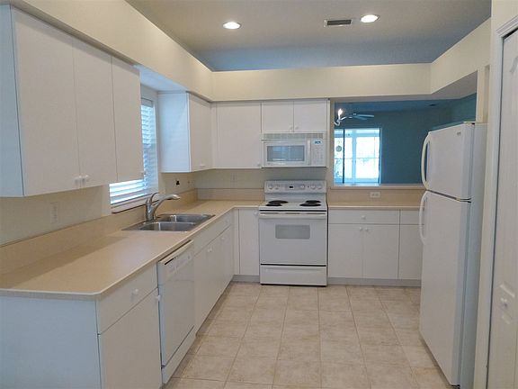 5th image of 174 Lions Gate Dr