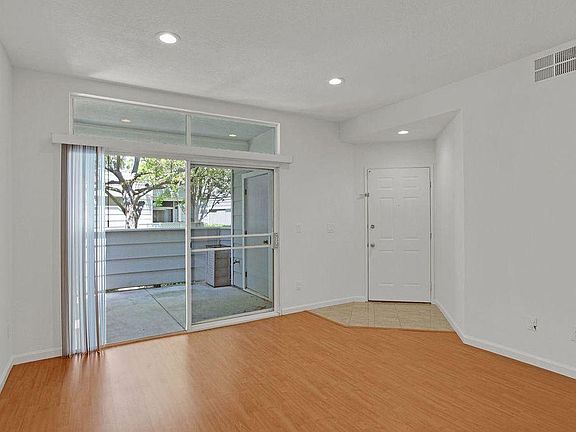 5th image of 1592 Thornleaf Way