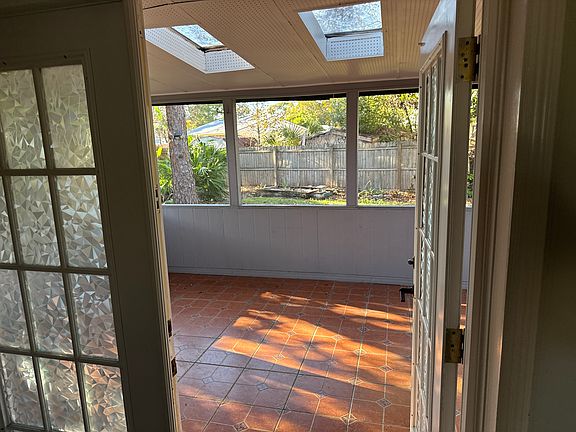 5th image of 108 Alder Ct