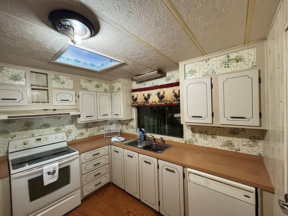 3rd image of 233 Palm Cove Dr #98