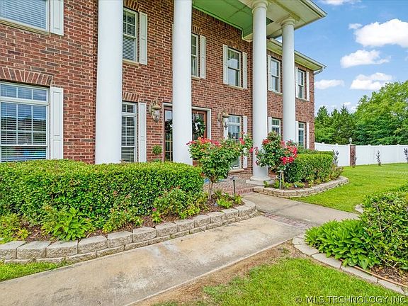 2nd image of 3419 Castle Ct