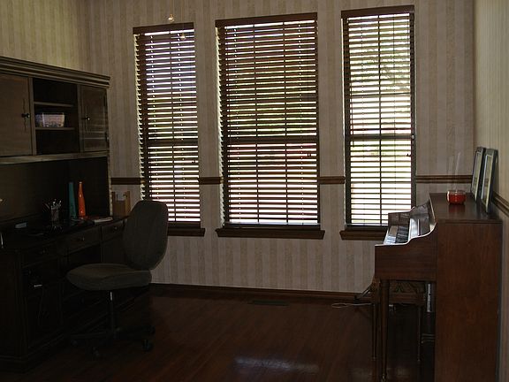 5th image of 1209 Bradford Pl