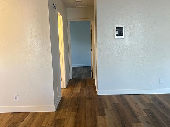 3rd image of 1164 Persimmon Ave