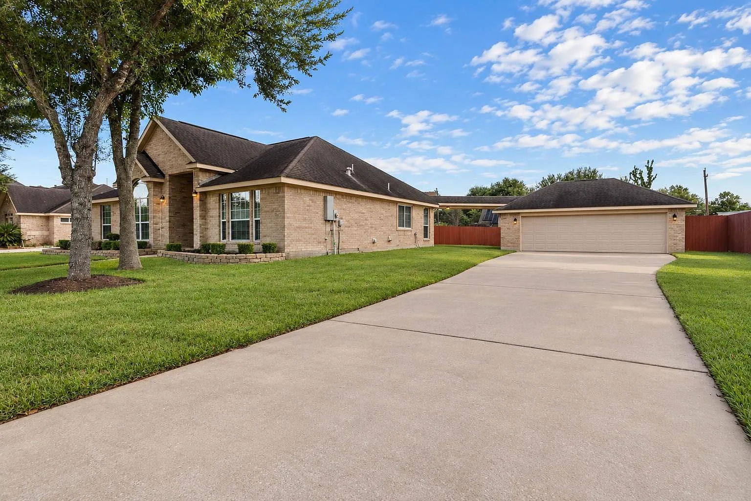 4 bed, 2.0 bath, 2653 sqft, $2,900 — Photo 2