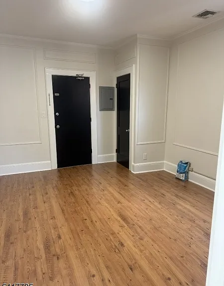 133 Grove St — Photo 1