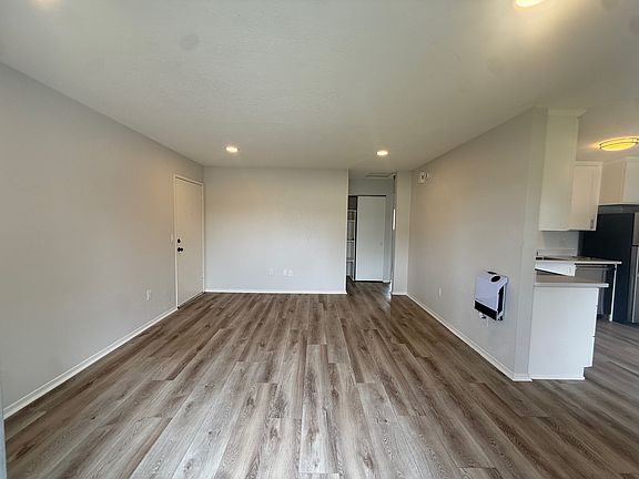 3rd image of 1158 Fair Oaks Ave APT 13