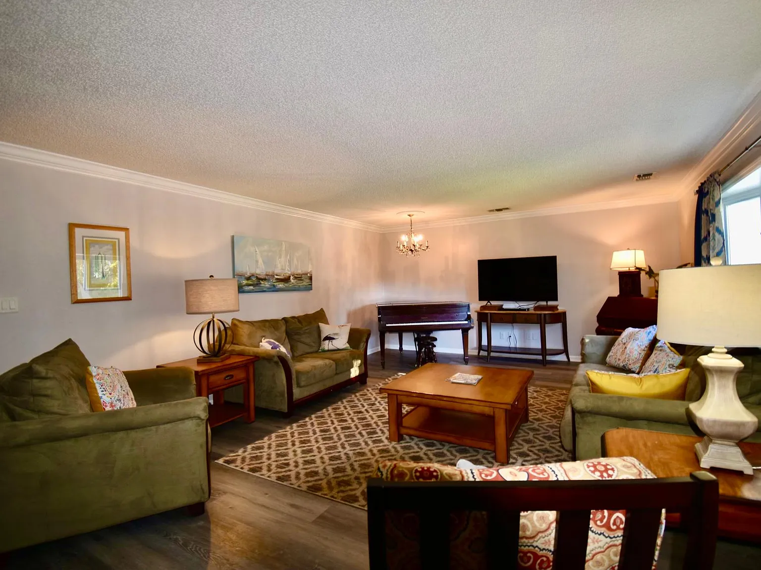 112 Moonlight Dr — Photo 4