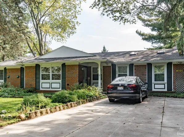 3465 Charing Cross Rd, Ann Arbor, MI 48108