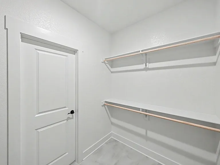 64 Islay Dr — Photo 14