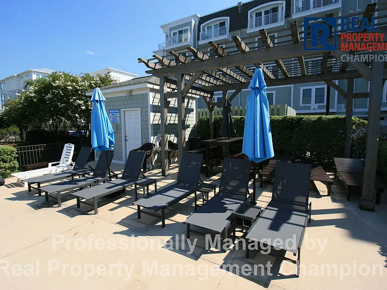 307 N Lake Park Blvd #202 — Photo 31