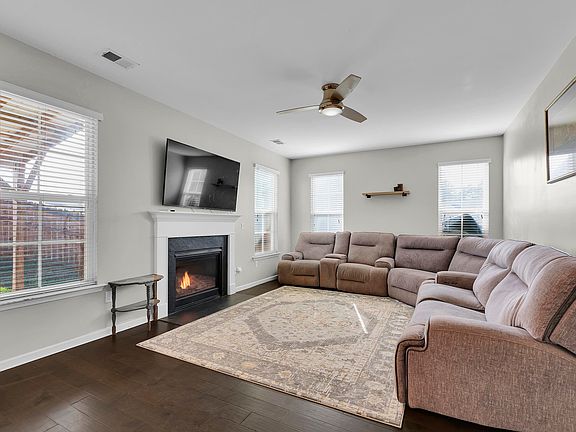 3rd image of 123 W Pyrenees Dr