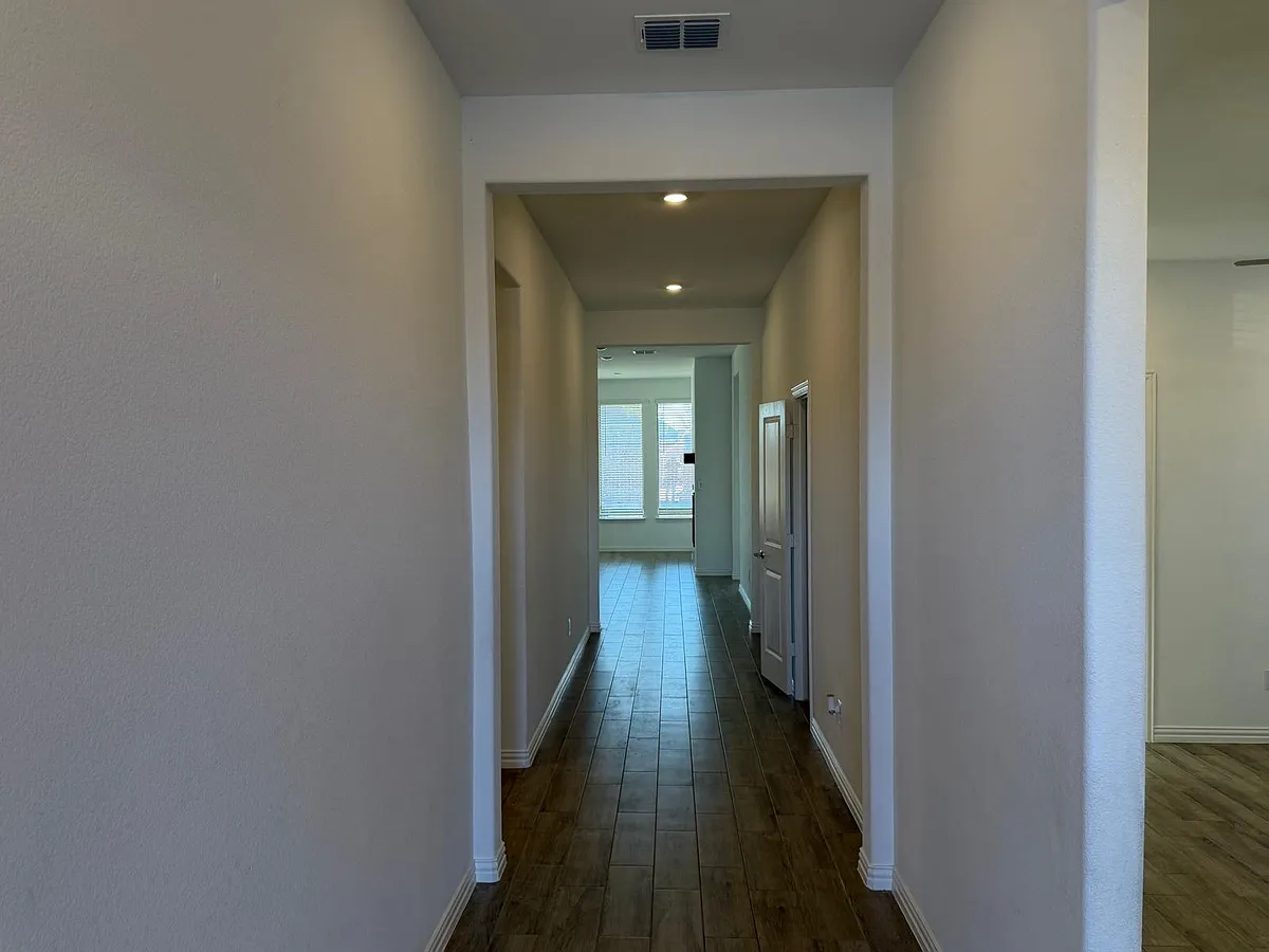 Building Photo - 2521 Birchcrest Dr