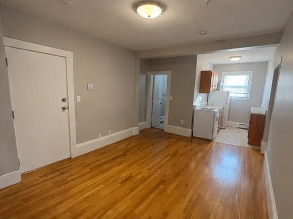33 Sagamore St #1, Lynn, MA 01902