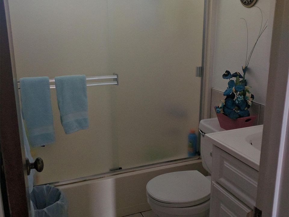 2nd image of 258A Harvest St