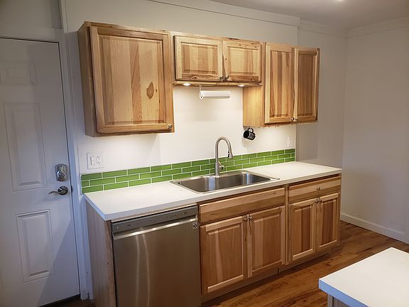 3rd image of 9 Elizabeth St #1
