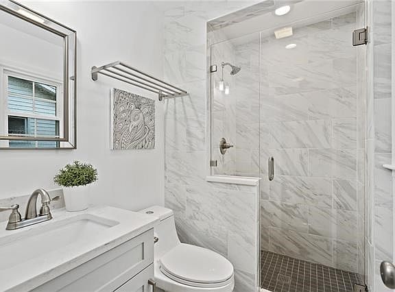 5th image of 9908 Oakridge Dr