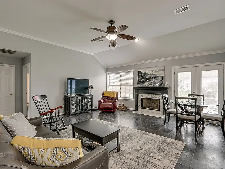 2220 Jo Ann Dr — Photo 8