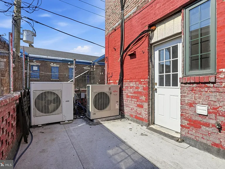 2526 E Clearfield St — Photo 8