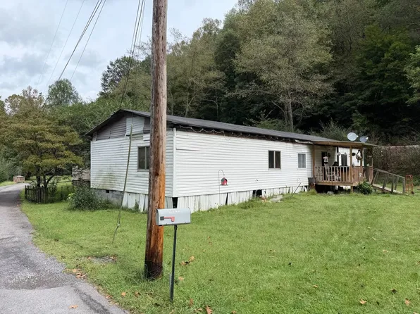 1094 Twisty River Rd, Oakwood, VA 24631