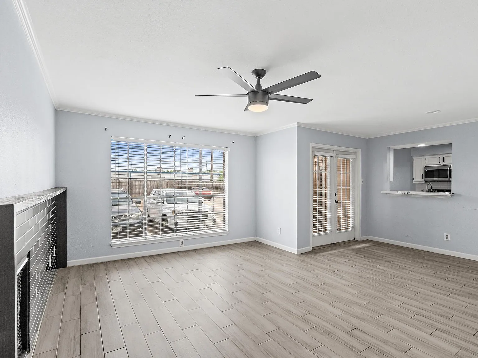 2 bed, 1.5 bath, 1051 sqft, $1,400 — Photo 3