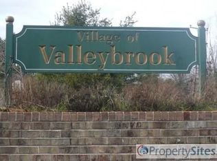 120 Bishops Dr, Aston, PA 19014