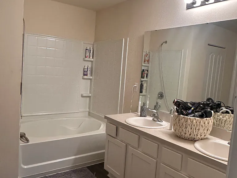2706 Oak Stream Dr — Photo 4