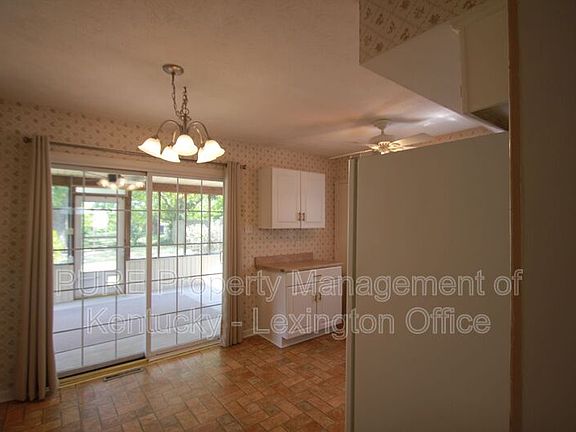 5th image of 3540 King Arthur Dr