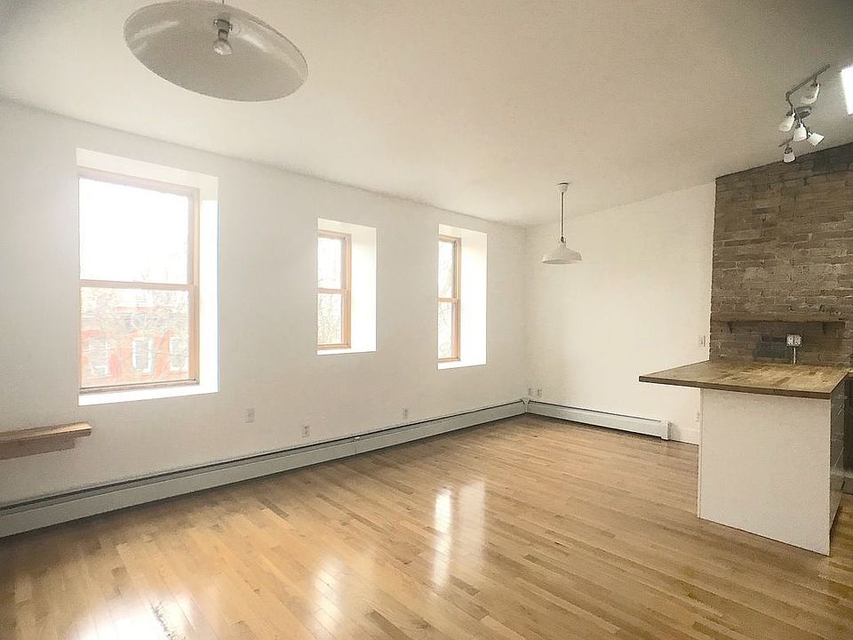 1st image of 422 Franklin Ave #3
